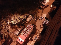 В центре Волгограда вспыхнул автомобиль