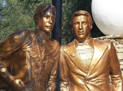 В Волгограде у Главка МВД открыли первый в России памятник Жеглову и Шарапову