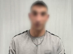 Волгоградец напал с ножом на таксиста и угнал машину