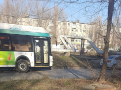 «Хожу с риском попасть под машину»: волгоградка рассказала об опасном перекрестке