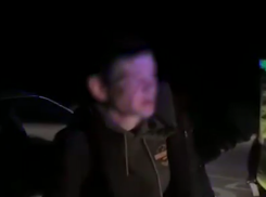 Опубликовано видео задержания волгоградца, напавшего с ножом на таксиста 