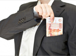 Под Волгоградом судебный пристав присвоил себе деньги должника 