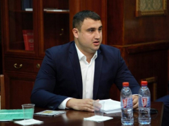 «Сколько это еще может длиться?»: о череде сорванных заседаний в Волгограде заявил супруг погибшей роженицы 
