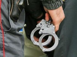 Под Волгоградом мужчина напал с ножом на полицейского