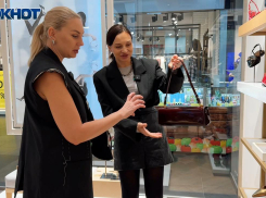 Волгоградский стилист советует встречать Новый год с питоном на голове