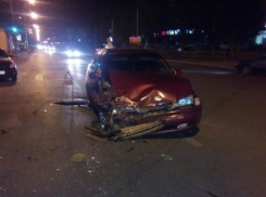 В Волжском столкнулись «Нексия» и «ВАЗ»: пострадала женщина