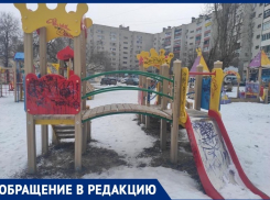 Вандалы изуродовали площадку для детей в Волгограде