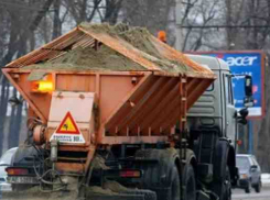 За ночь на улицы Волгограда высыпали более тысячи тонн реагента