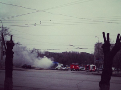 На севере Волгограда сгорел хлебный киоск