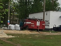 Розовый цвет в триколоре на главной улице хутора возмутил жителей Волгоградской области