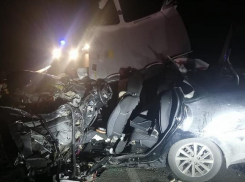 Мужчина погиб в сплющенной LADA под Волгоградом 