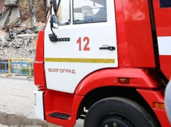 Сразу пять автомобилей сгорели в Волгоградской области 