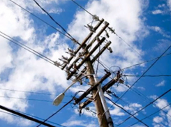 Ураган обесточил в Волгоградской области 17 линий электропередач