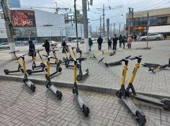 Запретить электросамокаты призывают в центре Волгограда по примеру Саратова 