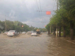 Ливень со шквалистым ветром и грозой вновь накрыл Волгоград