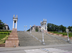 Движение транспорта на Центральной набережной Волгограда ограничат до 28 декабря