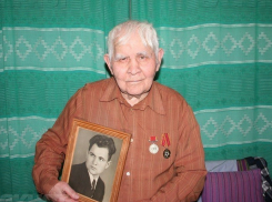 Ветеран ВОВ встретился со своими спасителями, которые вытащили его из-под колес поезда в Волгограде 