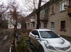 Мстительные волгоградцы изуродовали черной краской припаркованную около дома иномарку