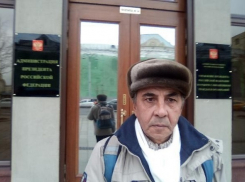 «За Саныча!» - волжские школьники кричат о несправедливом увольнении учителя, который будто бы ударил мальчика