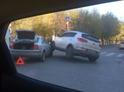 В Волгограде Kia пыталась «перепрыгнуть» Audi
