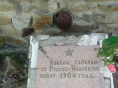 В Волжском вандалы разгромили памятник воинам-саперам