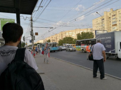 В Волгограде столкнулись троллейбус и грузовик