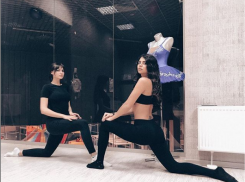 «Мисс Деревяшка на растяжке»: Алиана Устиненко решила сесть на шпагат