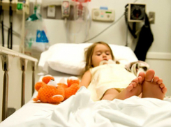 Под Волгоградом отчим подозревается в жестоком избиении 3-летней девочки 