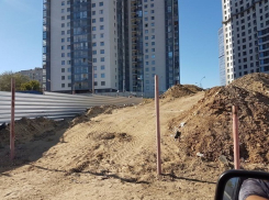 Элитную многоэтажку возводят с нарушениями в центре Волгограда