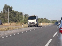 На трассе под Волгоградом грузовик инкассаторов протаранил «Ладу»