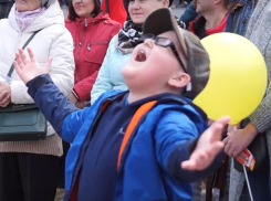 Зажигательный танец юного волгоградца попал на видео