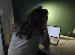 В Волгограде у девочки шантажом выманивают обнажённые фотографии