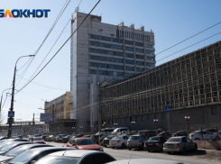 В Волгограде снова не смогли продать заброшенный Дом печати