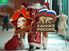 Дед Мороз в Волгограде стал единороссом и коммунистом одновременно