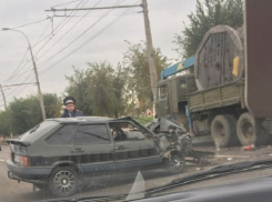 В Волгограде невнимательный водитель разбил две головы