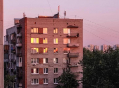 В Волгограде в подъезде дома нашли 10-летнего мальчика, который пропал после прогулки