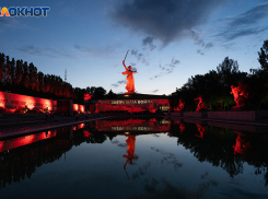 В Волгограде на Мамаевом кургане зажглись свечи в честь погибших на войне