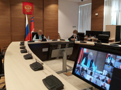«Нет ни образования, ни времени»: волгоградские депутаты решили штрафовать мелких чиновников за проблемы капремонта   
