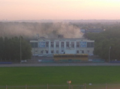 Снова задымился сгоревший стадион в Волжском