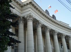 На посуду с изображением облдумы потратят больше 600 тысяч рублей из волгоградского бюджета