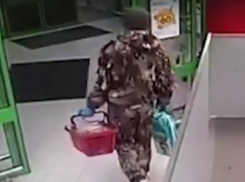 Волжанин убежал с памперсами из «Пятерочки»: кража попала на видео 