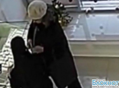 За дерзкое ограбление ювелирного магазина в Волгограде разыскивается пожилая женщина