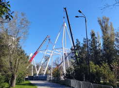 Ювелирная работа монтажников  уникального объекта попала на видео в центре Волгограда