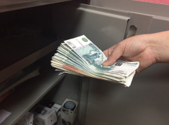 Под Волгоградом у сотрудника строительной фирмы украли почти 1 миллион рублей 