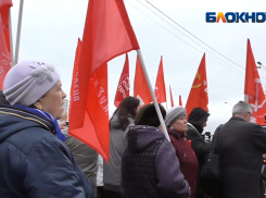 «Ура, товарищи!»: Волгоградцы отметили 100-летие Октябрьской революции