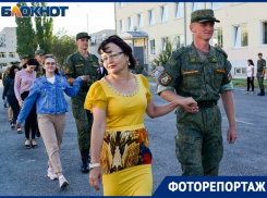 Волгоградок пригласят на Царицынский бал солдаты роты Почетного караула