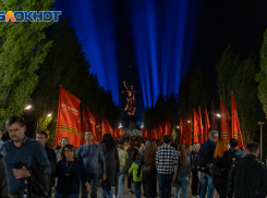 На Мамаевом кургане акция «Свет Великой Победы» побила все рекорды: фото и видео