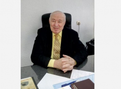 Кавалер трех орденов и настоящий полковник принимает поздравления