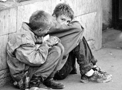 Волгоградка выгнала из дома двоих 8-летних детей и бросила сына-инвалида