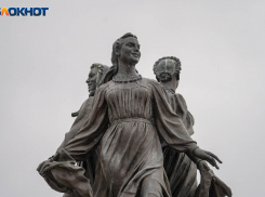 «Лица» Волгограда загадили голуби: как забросили главные фонтаны города 